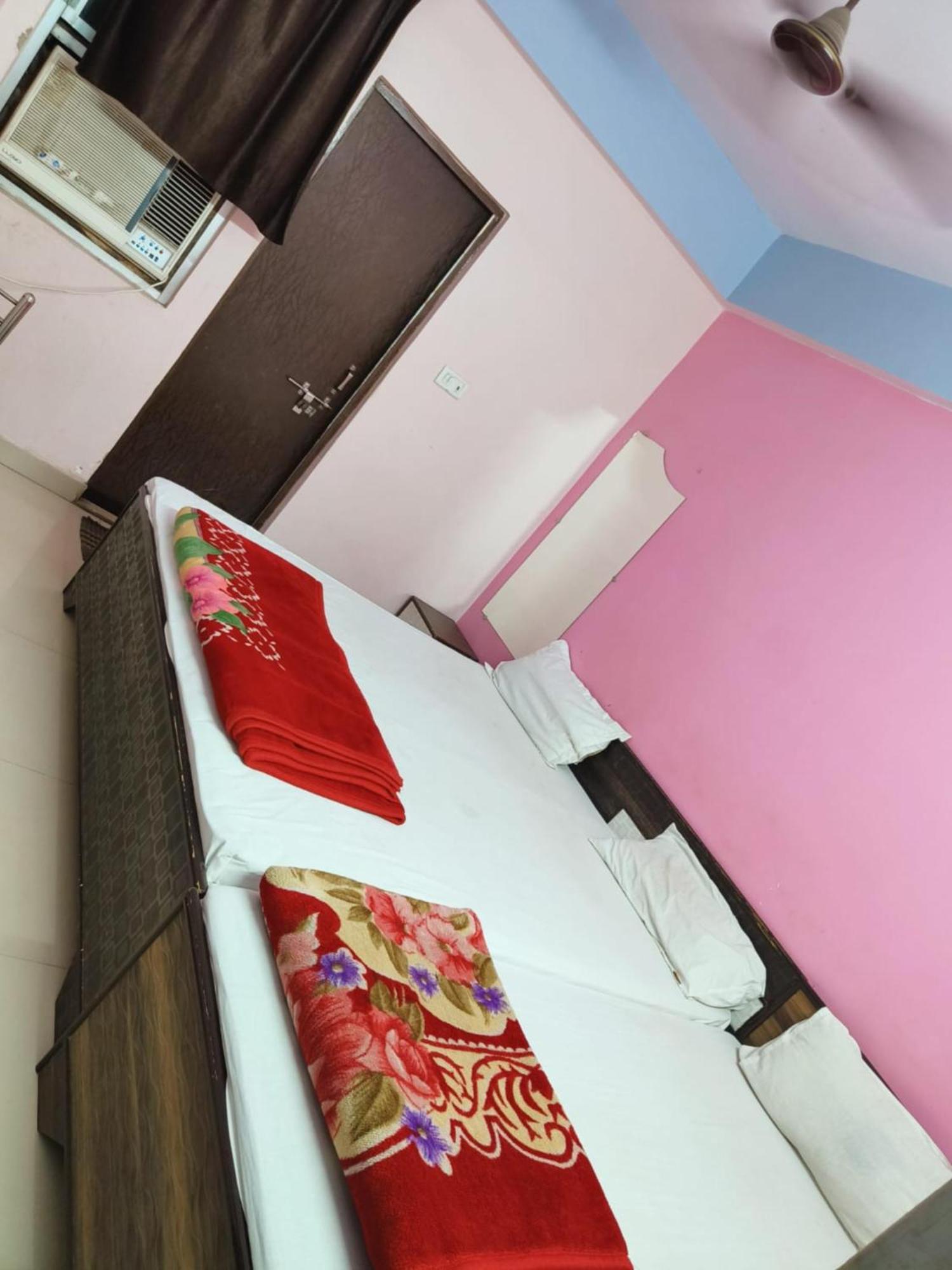 Goroomgo The Shivay Guest House Inn Варанаси Экстерьер фото